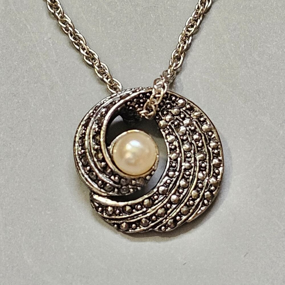 Avon ETERNAL TWIST Necklace Silvertone Marcasite and Faux Pearl 1989 Vintage